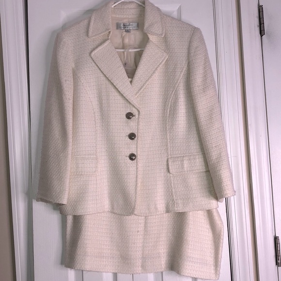 Suit - Picture 3 of 3